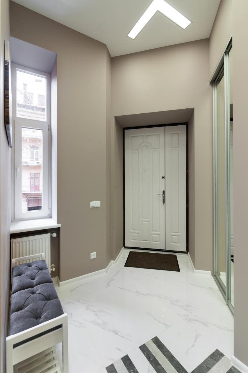 Royal Stylish Apartment In The Old City Lviv Kültér fotó